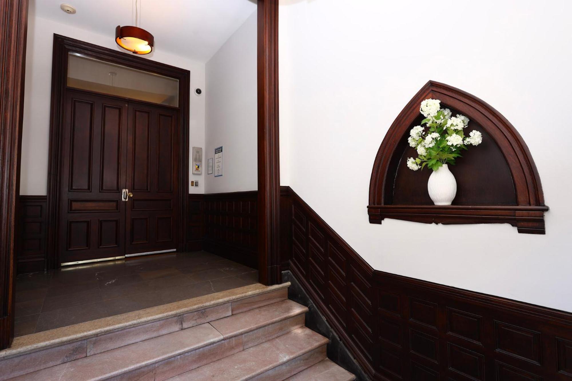 Cozy Studio On Newbury Street, #1 Бостън Екстериор снимка